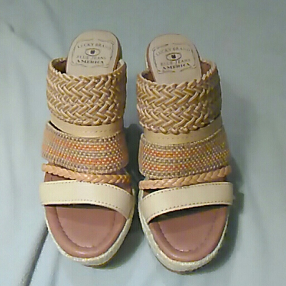 Platform wood slide clog